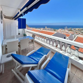 2 Bdr Penthouse Apt, Sea Views, Heated Pool K211